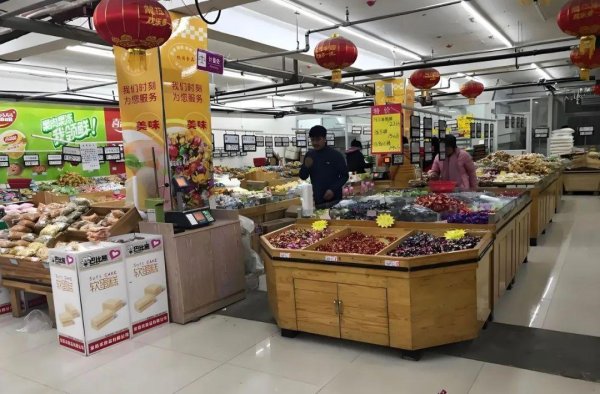 财盛证券 县城超市越来越难干