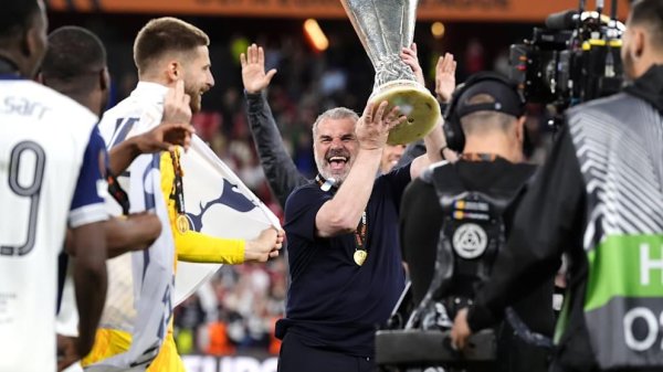 京融实配 图片报：勒沃库森全力推进新帅搜寻，波斯特科格鲁成为候选人