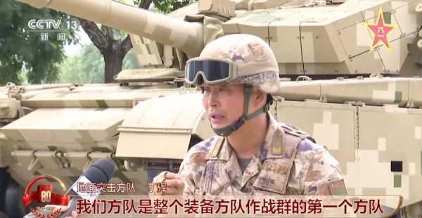 华泰配资 驾驭第一车、六次受阅 他如何做到毫秒级精度通过阅兵场？